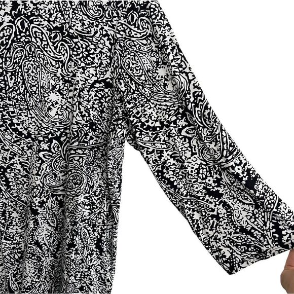 😊3/$30 Laura Ashley 1X B&W paisley tunic top. Buttery soft! - Picture 6 of 9